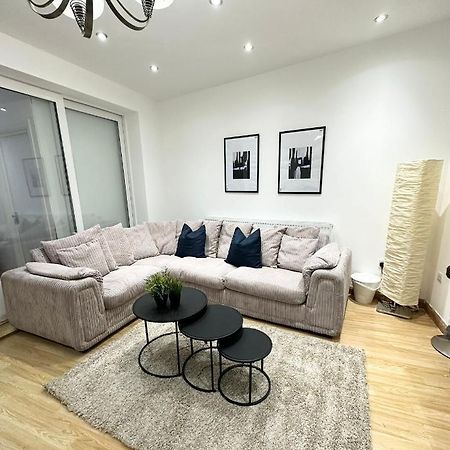 London Charm - Stylish Room In Spacious Home 외부 사진