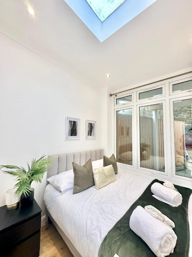 London Charm - Stylish Room In Spacious Home 외부 사진