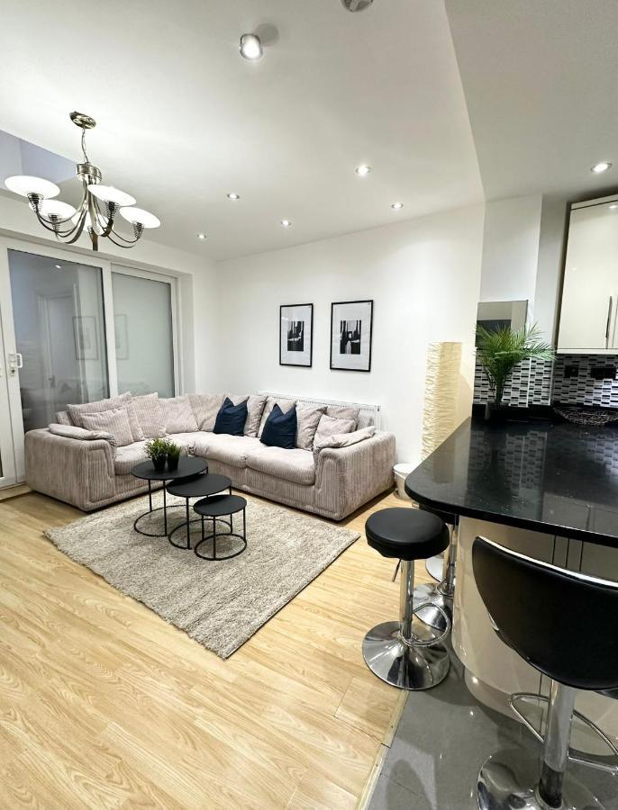 London Charm - Stylish Room In Spacious Home 외부 사진