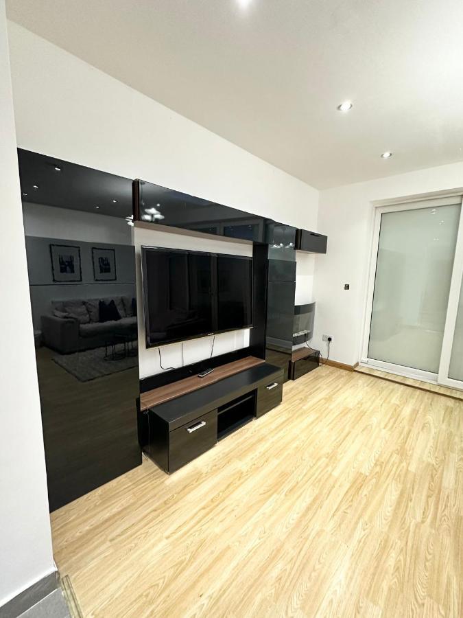 London Charm - Stylish Room In Spacious Home 외부 사진